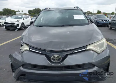 2017 Toyota Rav4 Le z USA, uszkodzony, nr VIN JTMZFREV8HJ700529